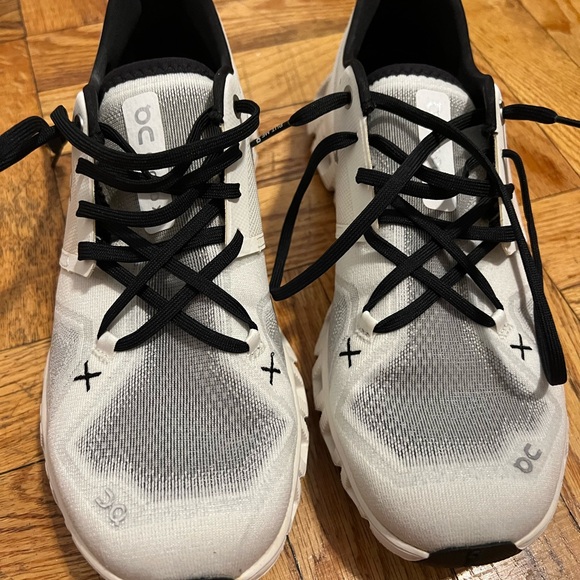 On Running Cloud X 3 size 9.5 women’s shoes like new - Picture 4 of 9